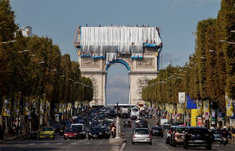 Masterpiece or monstrosity? Tourists bemused by Arc de Triomphe artwork ...