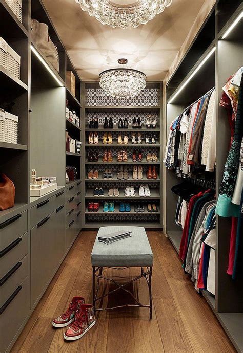 30+ Designer Walk In Closet - DECOOMO