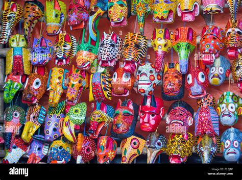 Masks sale chichicastenango market guatemala fotografías e imágenes de alta resolución - Alamy