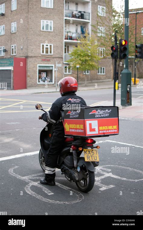 Pizza Hut delivery motorcycle Stock Photo - Alamy