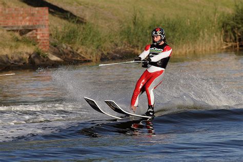 Water skiing - Wikipedia