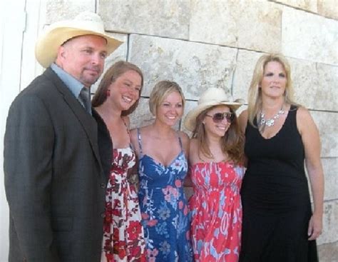 Garth Brooks family, wife, children, parents, siblings - ZestVibe