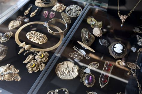 8 stores to buy vintage jewelry in Toronto
