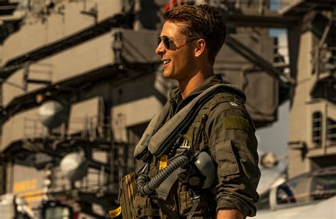 Top Gun: Maverick Cast - Glen Powell as Jake "Hangman" Seresin - Vague Visages