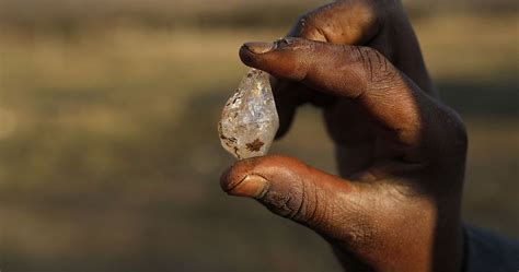 South Africa: Thousands rush for "diamonds" in Kwazulu-Natal province | Africanews