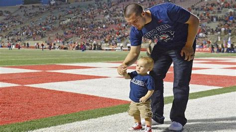 Derek Carr buys son Dallas a Raiders helmet | Fresno Bee