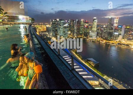 Infinity Pool & Singapore skyline at dusk, Marina Bay Sands Hotel, Singapore Stock Photo - Alamy