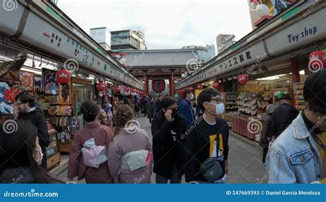 Kaminarimon Gate Sensoji Temple Lantern Tokyo Tourists Asakusa Japanese Japan Travel Tourism ...