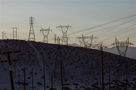 Dodging Blackouts, California Faces New Questions on Its Power Supply - The New York Times