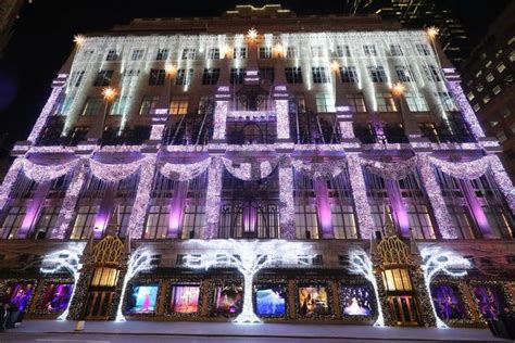 NYC Christmas windows 2019: Guide to the best holiday displays | Nyc ...