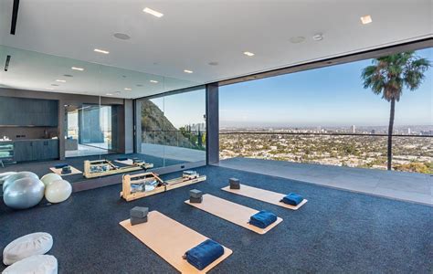 Modern Mansion in the Hollywood Hills, Los Angeles — Francis York