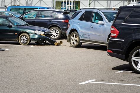 Car accident in the parking lot. - SMSH Auto