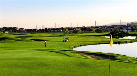 Mulligans Golf and Games - South Jordan Utah Par 3 Golf Course