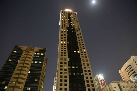 "Außenansicht bei Nacht" Millennium Plaza Hotel Dubai (Dubai ...