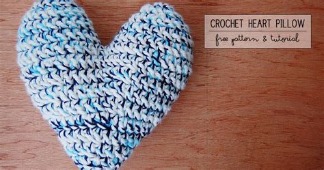 mon makes things: Crochet Heart Pillow: Pattern & Tutorial