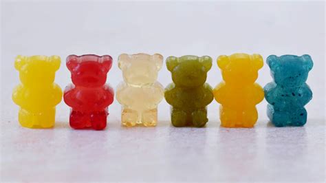 Vegan Gummy Bears (No Gelatin Gummies Recipe) - Elavegan