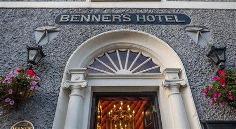 Best Price on Dingle Benners Hotel in Dingle + Reviews!