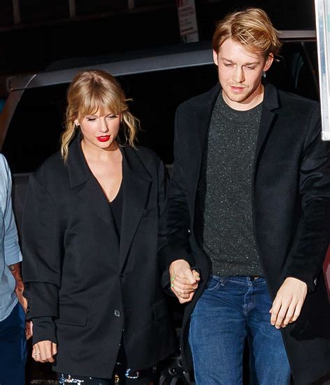 Taylor Swift's Boyfriend, Joe Alwyn | How They Met & More