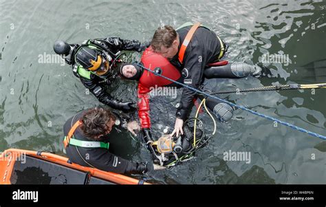 Page 2 - Diving Accident High Resolution Stock Photography and Images ...