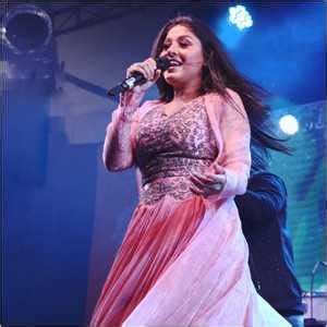 Sunidhi Chauhan Biography Songs Awards Net Worth Husband