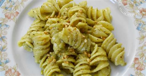 ITALIANS DO EAT BETTER: FUSILLONI AL PESTO DI PISTACCHI