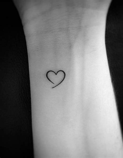 Discover more than 71 small heart tattoos with initials best - in.cdgdbentre