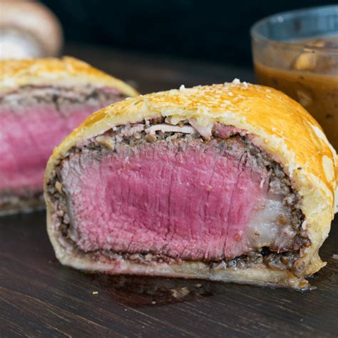 14 Best Sauces for Beef Wellington (Beef Wellington Sauce) - Happy Muncher