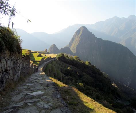 THE INCA TRAIL: A JOURNEY INTO THE MYSTERIOUS WORLD OF THE INCAS ...