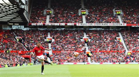 Manchester United vs Bayern Munich legends: Match pictures - Manchester ...