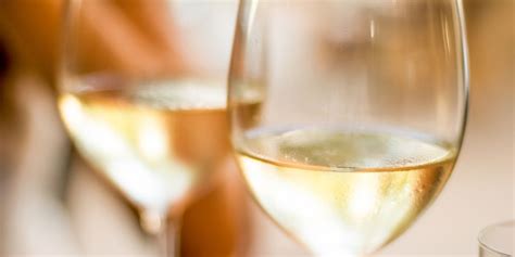 8 Best White Wines to Drink 2021 - Top White Wine Bottles to Try