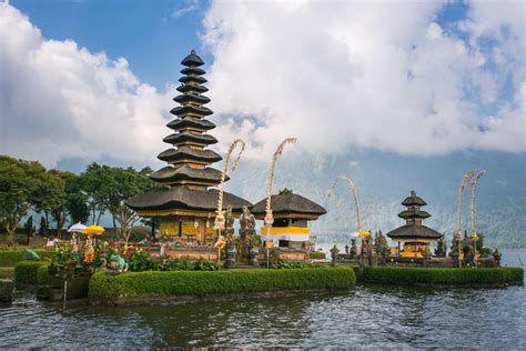 Bali's Famous Ulun Danu Beratan Temple Launches Novel Tourist ...