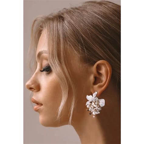 Posey Fleur Earrings – Bridal Closet