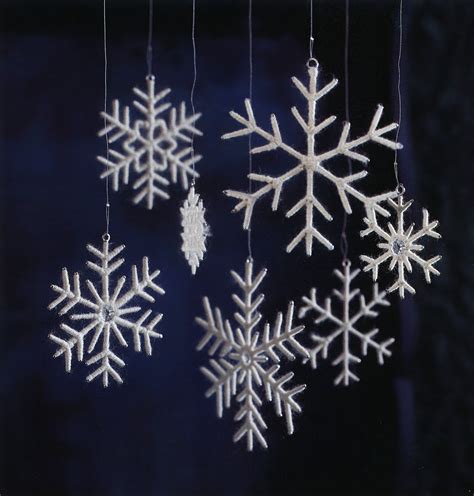 White Snowflake Christmas Tree Ornaments Set of 7: NOVA68.com