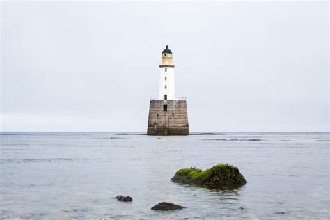 Striking Lighthouses in Scotland | UK Lighthouses | Connolly Cove