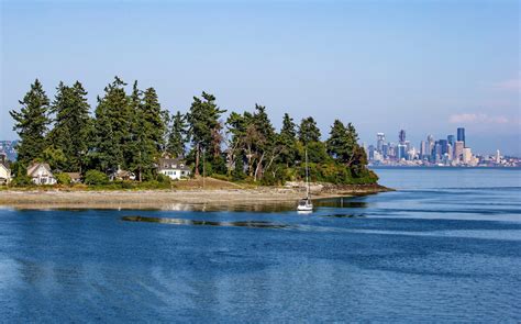 How to Take an Incredible Day Trip to Bainbridge Island From Seattle