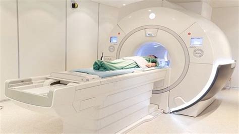 Chụp MRI não: Khi nào cần tiêm thuốc cản quang?