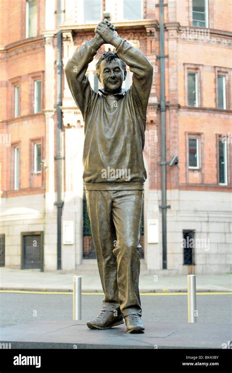 Brian Clough statue, Nottingham, England, UK Stock Photo - Alamy