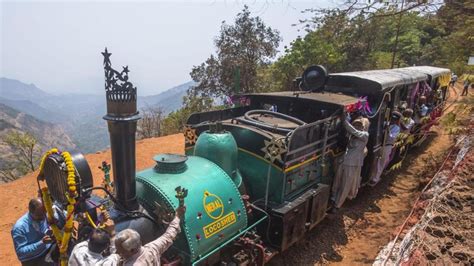 Matheran’s toy train regains its popularity | Mumbai news - Hindustan Times