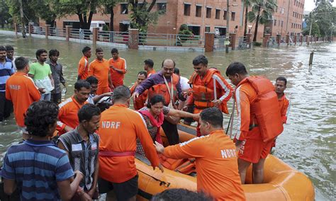 Flood waters swirl in south India even as rain eases - World - DAWN.COM