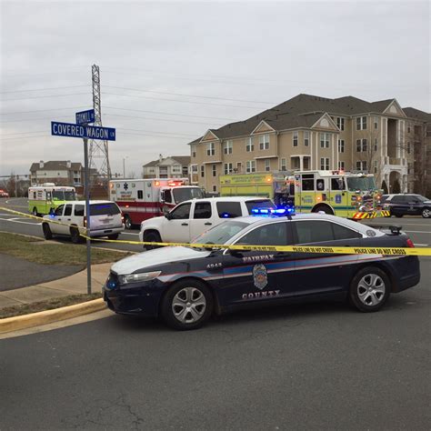 Police: Man shoots 2, takes hostage in Herndon town house - WTOP News