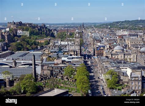 Street view in edinburgh hi-res stock photography and images - Alamy