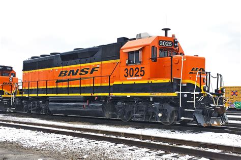 BNSF GP40-2 3025 / North Kansas City, MO — Trainspo