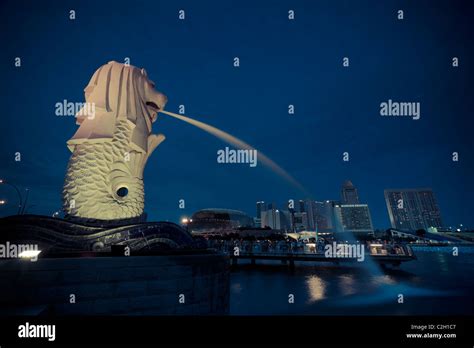 Singapore, Merlion Park, Merlion Fountain Stock Photo - Alamy