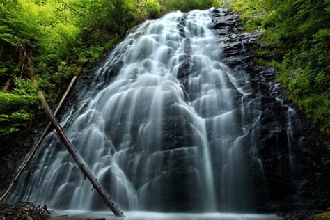 24 Breathtaking Waterfalls from around the World