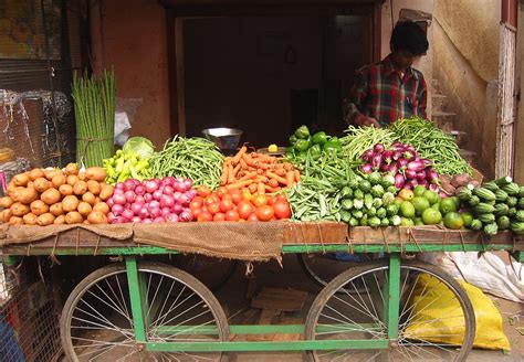 Vegetable vendor | A roadside vegetable seller in Bangalore | MalayalaM | Flickr