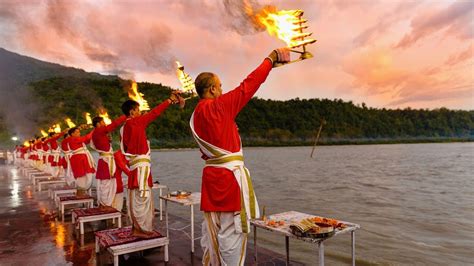 The Timeless Beauty and Devotion of Ganga Aarti in India: A Spiritual Experience that Captivates ...