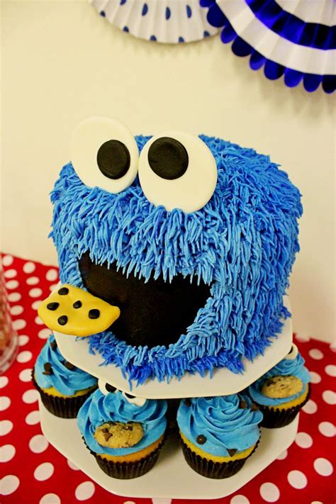 Cookie Monster birthday cake & cupcakes | Cookie monster birthday ...