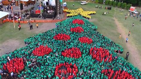 New World Record for Human Christmas Tree Set in Honduras - NBC News