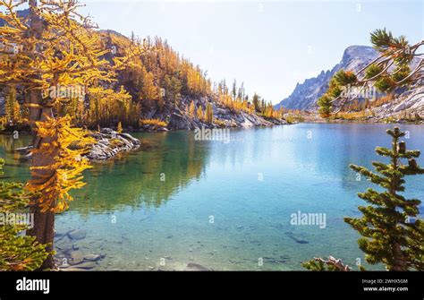 Der Lake Viviane in den Enchantments, Alpine Lakes Wilderness, Washington, USA Stock Photo - Alamy