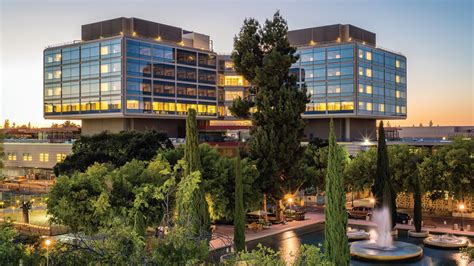 New Stanford Hospital Boasts High-Tech Equipment, Patient Comfort and a Few Robots | The ...